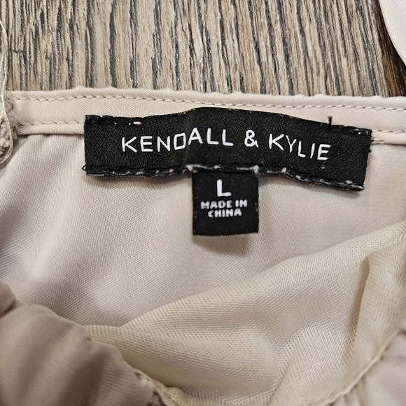 Elegant Cream Women's Top Kendall and Kylie Women's Crop Top Tank Size Large - Picture 2 of 7